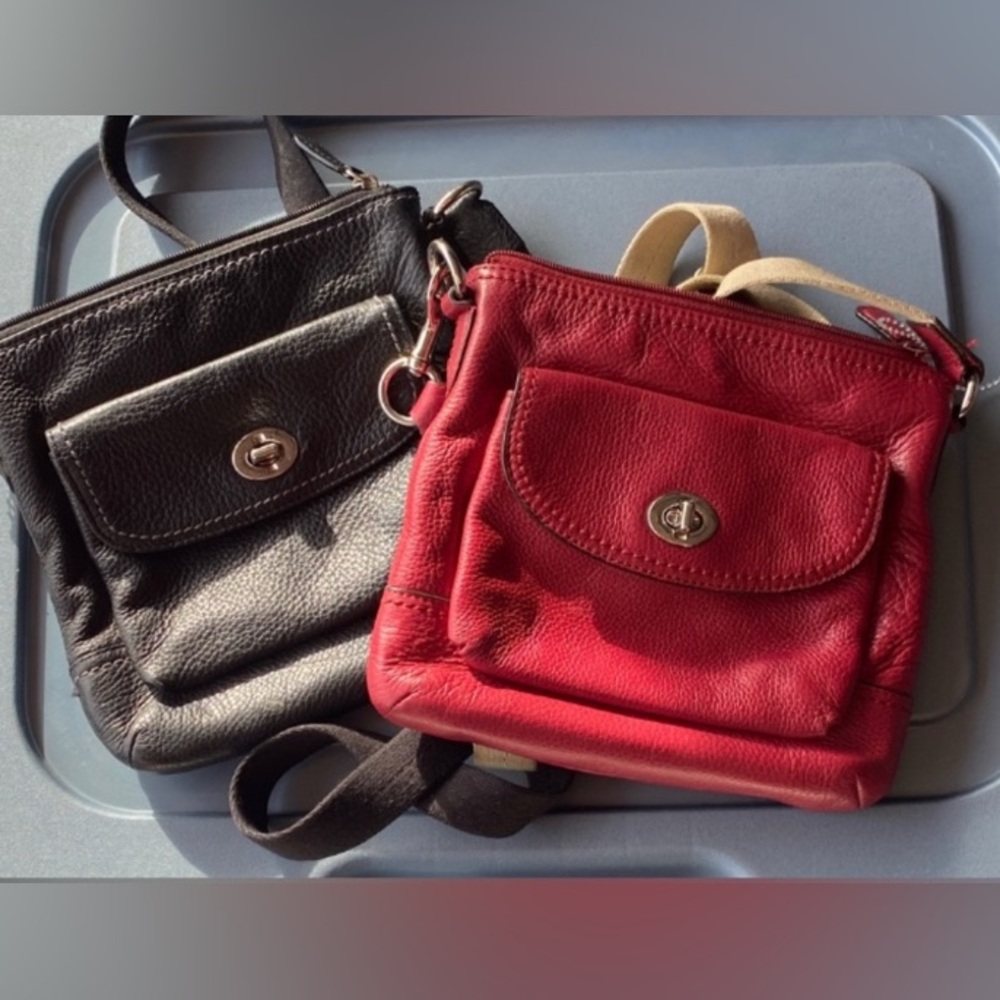Coach Leather Swingpack Crossbody Bags Turnlock Black Red Leather Silver Hardwar
